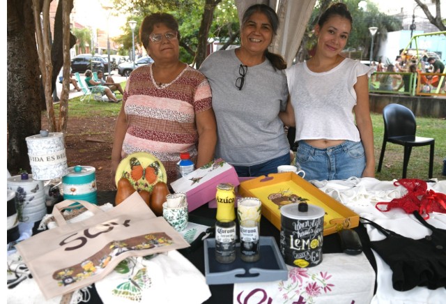 Imagen de la noticia: Más de 50 emprendedoras participaron en la feria “Mujeres que impulsan Misiones” en el Parque Paraguayo