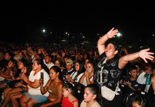 Imagen de la noticia: La Fiesta de San José cerró con una amplia convocatoria en la explanada de La Cascada