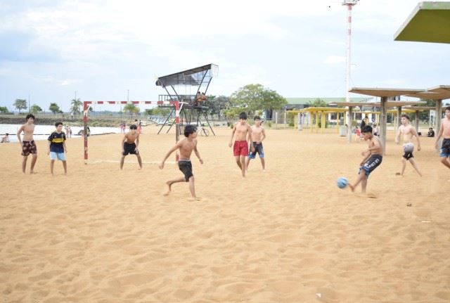 Semana Santa a pleno en El Brete: playa llena, deportes y turismo