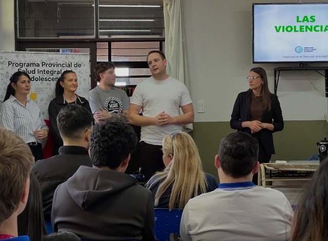 Imagen de la noticia: Se fortalece la red de atención de salud adolescente en la Provincia 