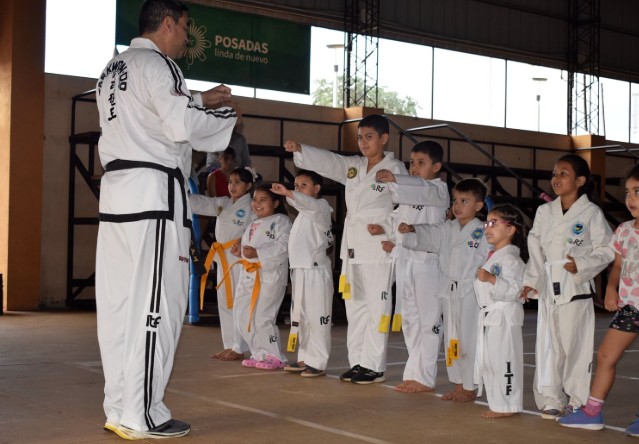 Imagen de la noticia: El Polideportivo de Itaembé Guazú se consolida como punto de encuentro con nuevas actividades