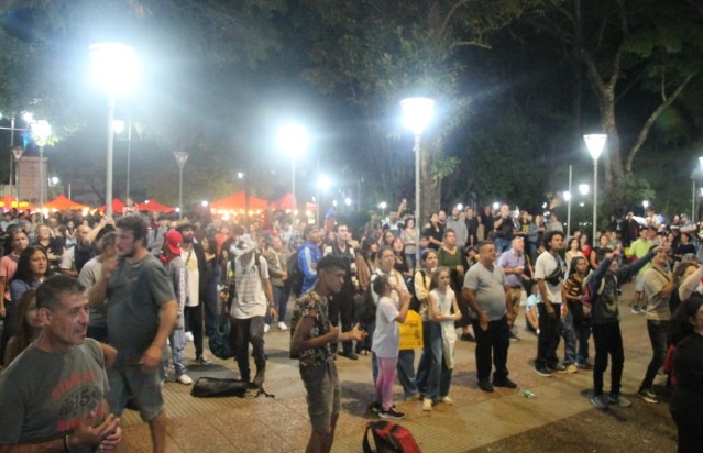 Imagen de la noticia: JAF y Fabio Gasser hicieron vibrar la plaza San Martín en la jornada de El Reventón 