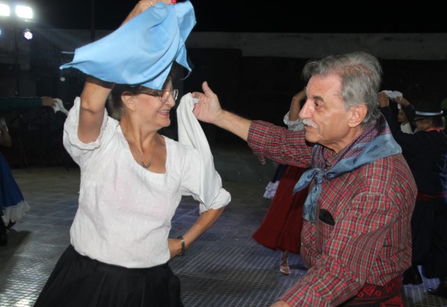 Imagen de la noticia: Más de 30 artistas dieron vida al Show de Talentos en el paseo Bosetti