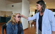 Mirar mejor brindó atención oftalmológica y entregó anteojos a vecinos de Apóstoles 