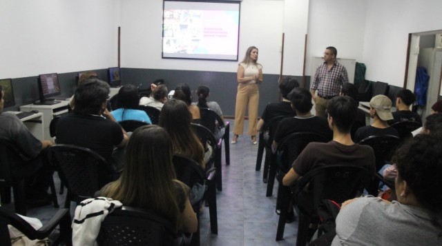 Imagen de la noticia: Jóvenes iniciarán actividades en distintas empresas con el programa "Entrenamiento para el Trabajo"