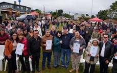 Más de 100 familias recibieron títulos de propiedad y 42 permisos de ocupación en San Vicente y Fracrán