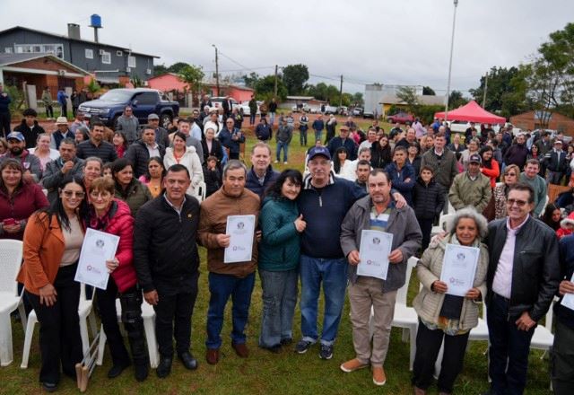 Más de 100 familias recibieron títulos de propiedad y 42 permisos de ocupación en San Vicente y Fracrán