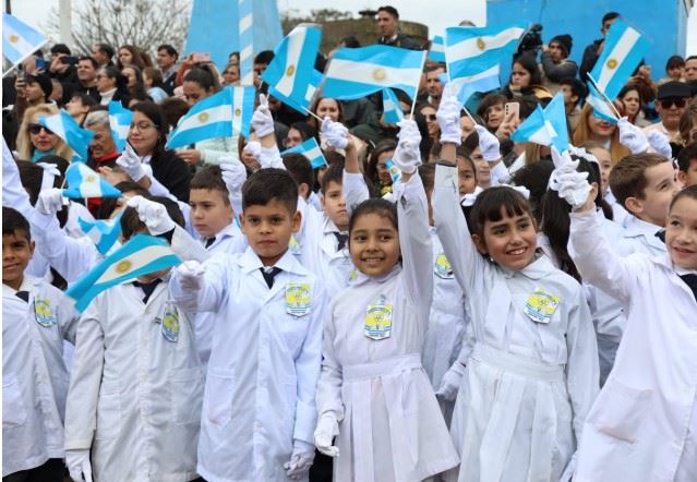 En Candelaria se celebró el Día de la Bandera con el acto central y Promesa de Lealtad de los estudiantes 