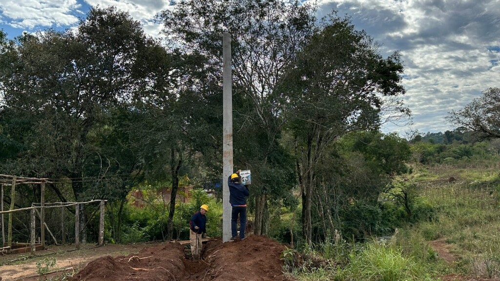 Avanza nuevo tendido eléctrico para el barrio San Cayetano de Corpus