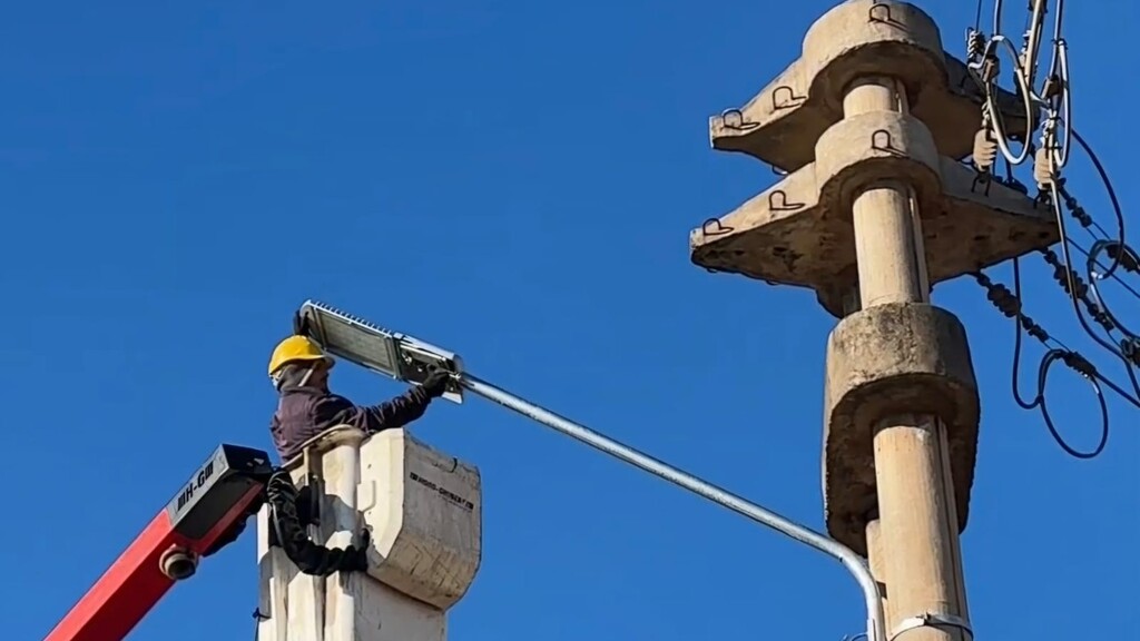 Energía de Misiones amplía el sistema de alumbrado público en Itaembé Guazú