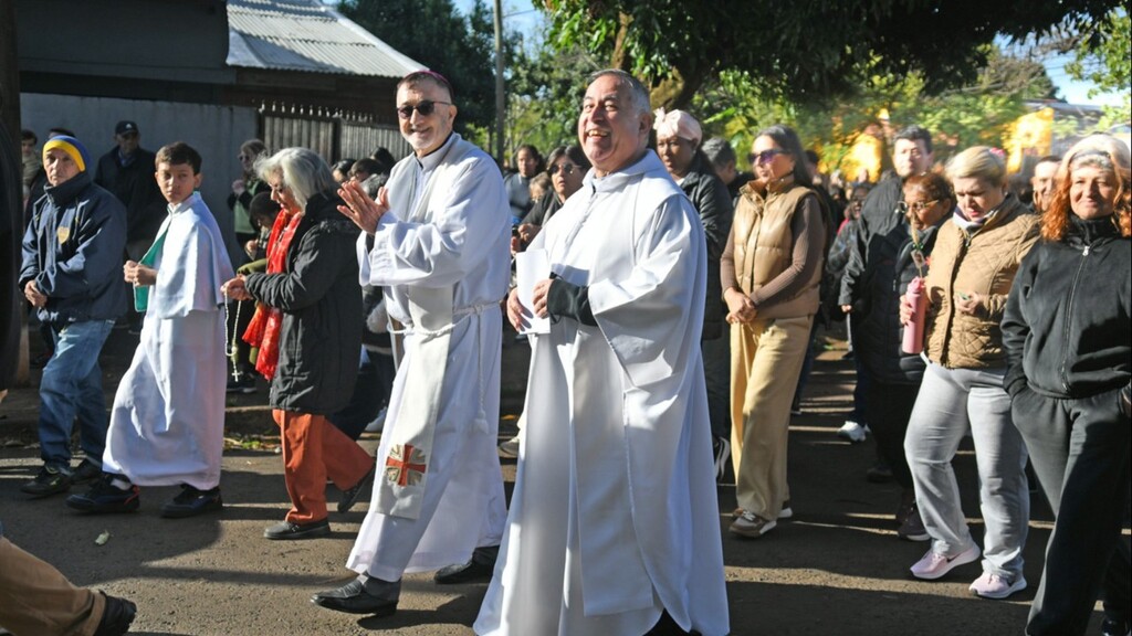 Monseñor Martínez encabezó la procesión y la Misa central en San Cayetano.
