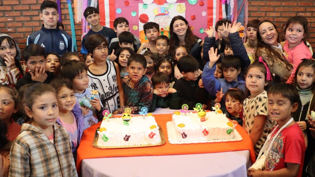 Los Hogares de Posadas e Iguazú celebraron el Mes de la Niñez con juegos, títeres y canciones