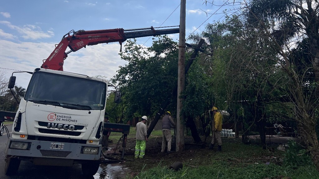 Energía de Misiones realizó operativos de emergencia en las zonas más golpeadas por el temporal