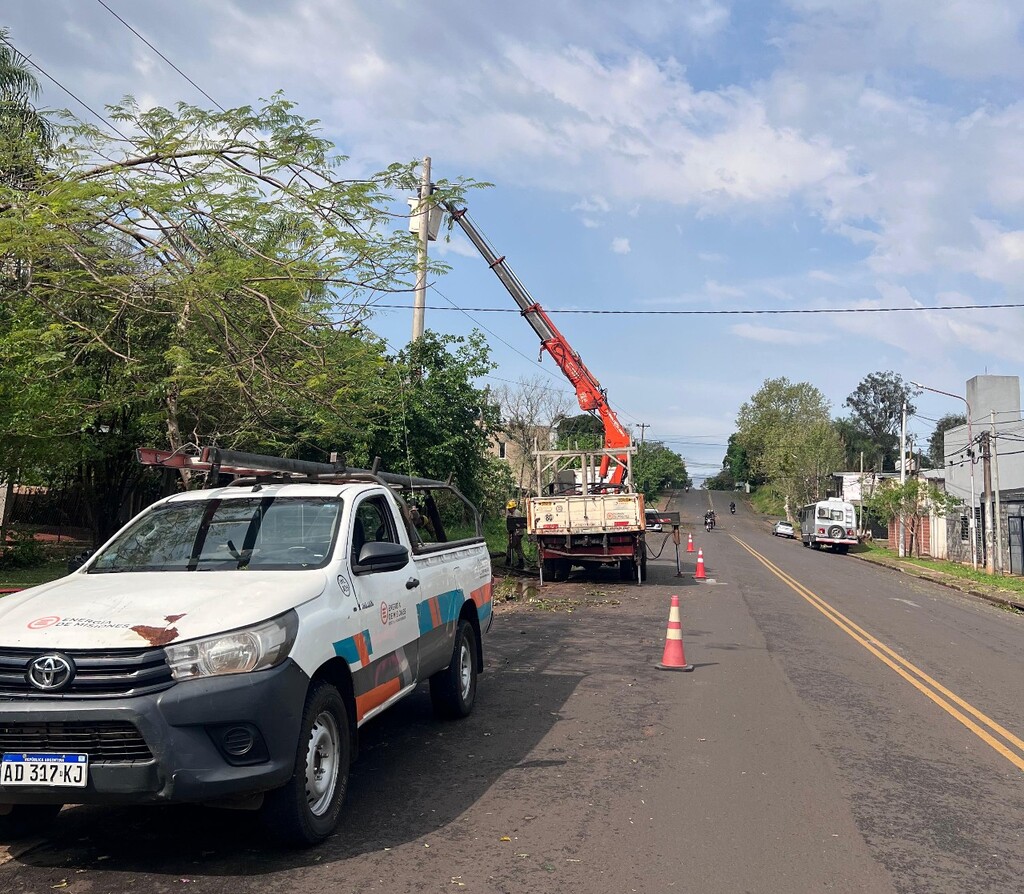 Energía de Misiones realizó operativos de emergencia en las zonas más golpeadas por el temporal