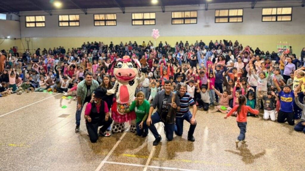 Gurices Felices cerró el Mes de los Niños con festejos en Olegario Víctor Andrade, Cerro Azul y Azara 