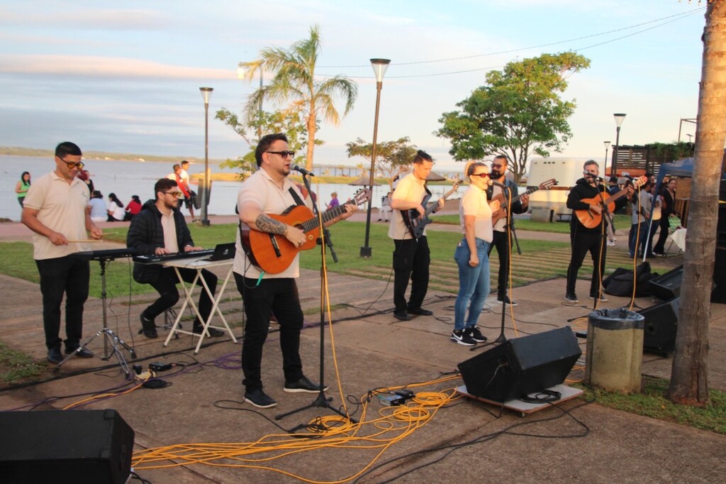 Costa Sur: Familias y turistas disfrutaron de una jornada de música, comparsas y exposición de emprendedores