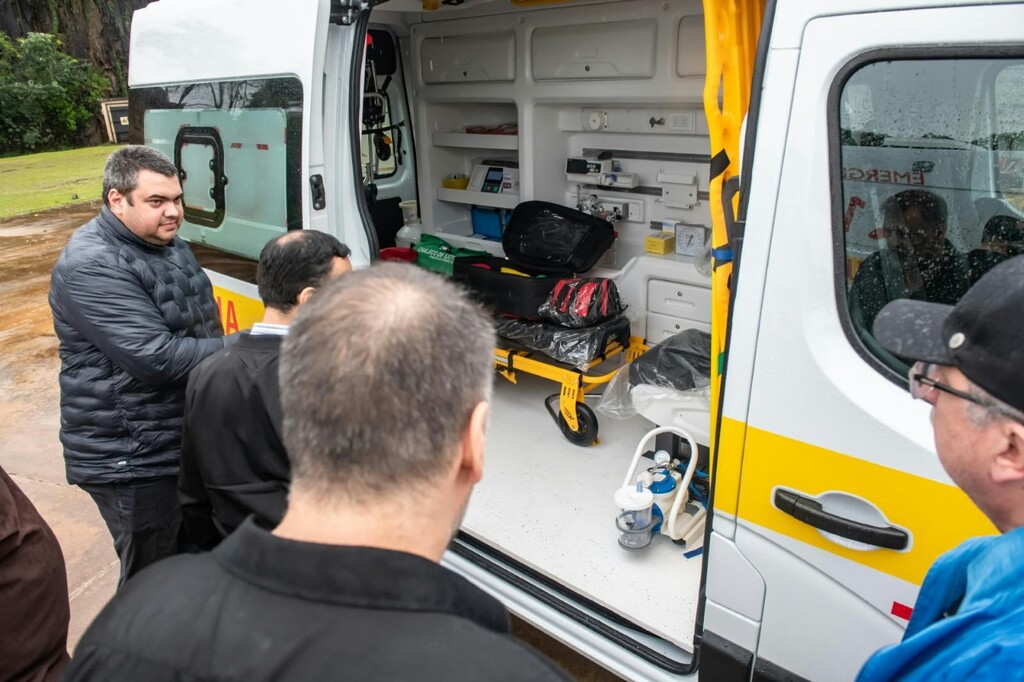 Municipios y hospitales recibieron ambulancias para fortalecer el sistema sanitario provincial 