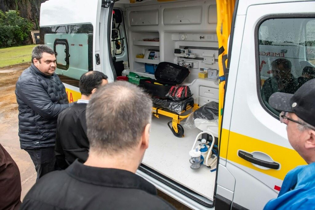 Municipios y hospitales recibieron ambulancias para fortalecer el sistema sanitario provincial 