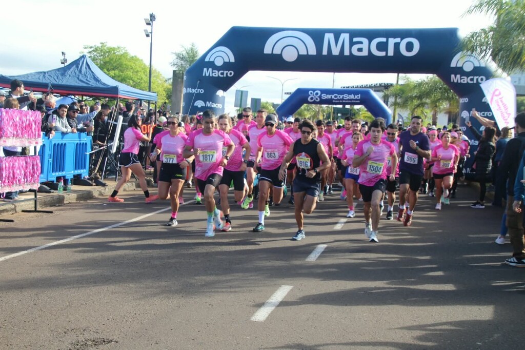 Mes Rosa: La carrera de la prevención del cáncer de mama convocó a más de mil participantes