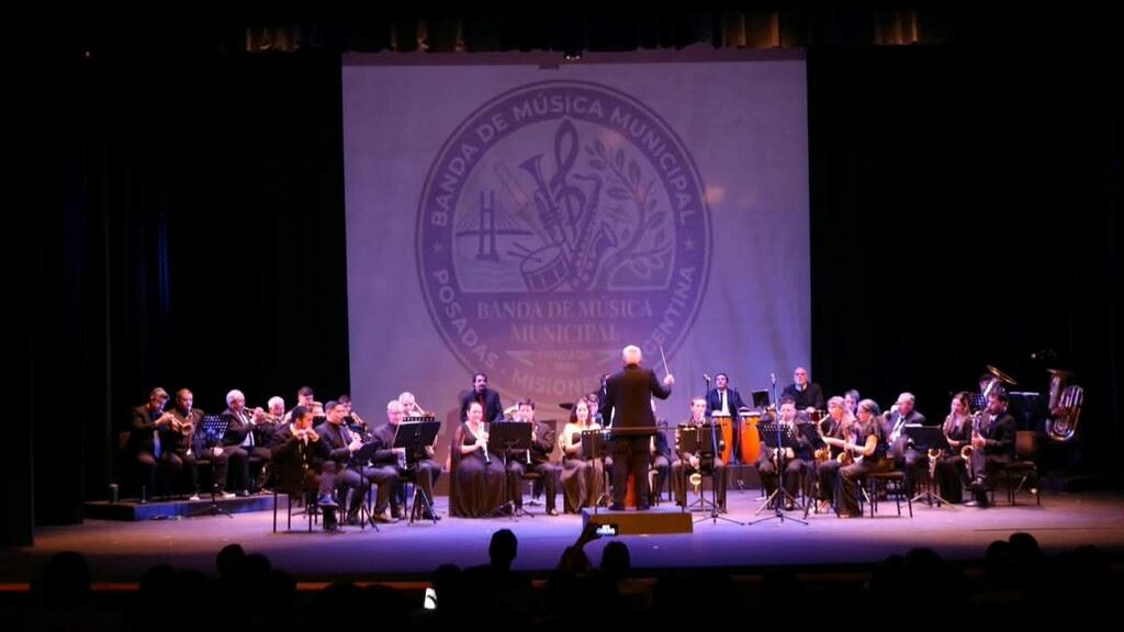 La Banda de Música Municipal celebró sus 140 años de historia y compromiso con la cultura posadeña en el Teatro Lírico