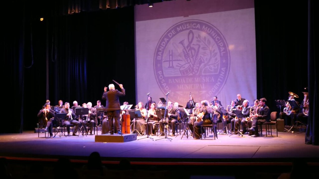 La Banda de Música Municipal celebró sus 140 años de historia y compromiso con la cultura posadeña en el Teatro Lírico