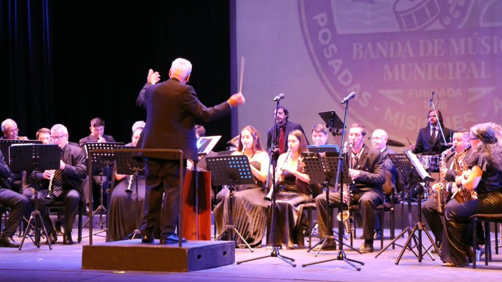 La Banda de Música Municipal celebró sus 140 años de historia y compromiso con la cultura posadeña en el Teatro Lírico