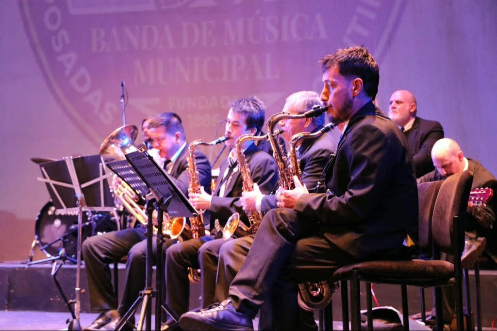 La Banda de Música Municipal celebró sus 140 años de historia y compromiso con la cultura posadeña en el Teatro Lírico