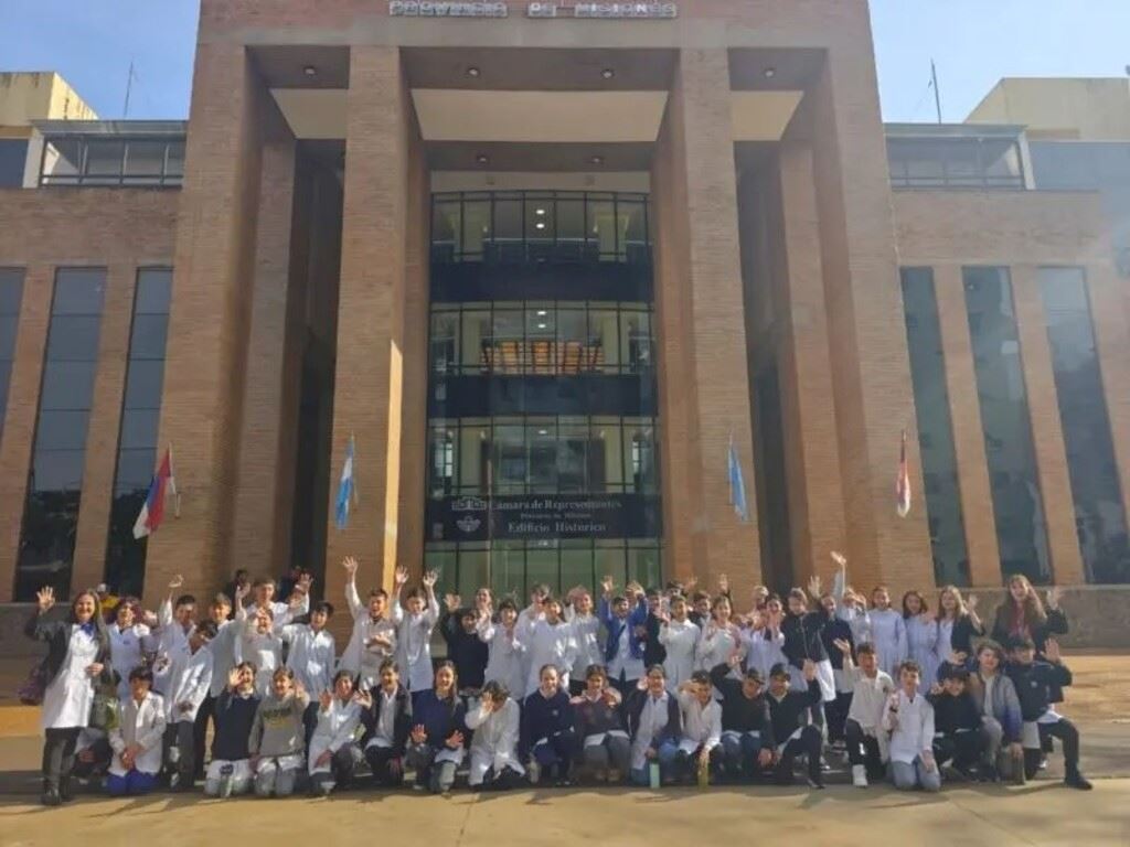 Estudiantes de Garupá visitaron la Cámara de Representantes y participaron de actividades educativas e interactivas 