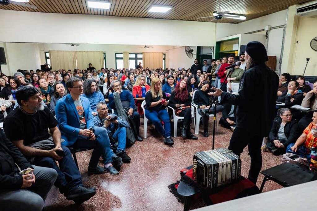 Clase abierta con el Chango Spasiuk: Territorio, identidad y el relato de lo propio