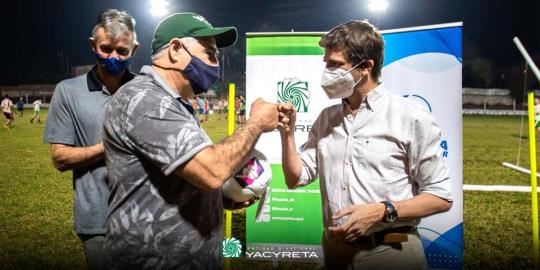 La EBY hizo entrega de elementos deportivos al Club El Timbó de Jardín América
