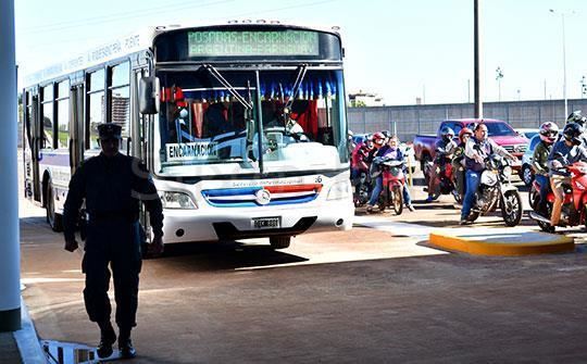 Tras casi dos años de inactividad, este sábado volvió el servicio de transporte internacional entre Posadas y Encarnación