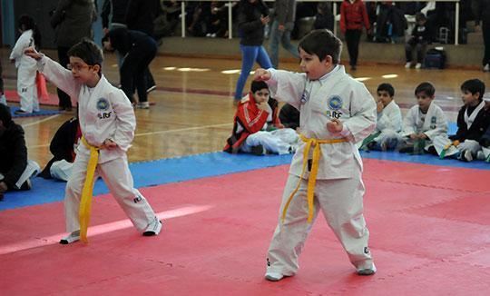 Dictan clases gratuitas de taekwondo en el Barrio Itaembé Guazú de Posadas