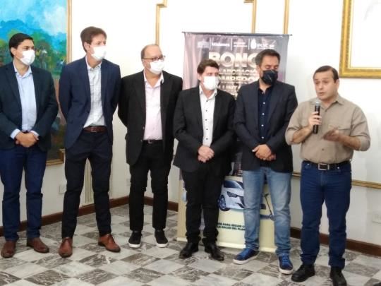 Bomberos Voluntarios de Misiones recibieron subsidios y bonos con el apoyo del Gobierno Provincial y el IPLyC