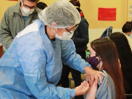 Promueven operativos de vacunación contra el covid 19 en la Facultad de Humanidades de Posadas