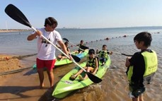 Abren una escuela de canotaje para niños en la ciudad capital