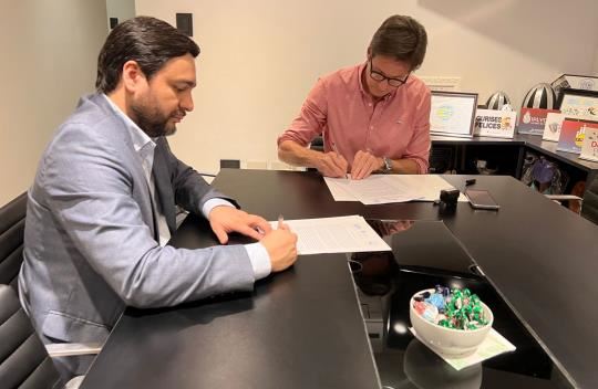 Se concretó la firma de un convenio entre el IPLyC y la Facultad de Humanidades