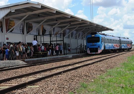 Tren Posadas-Encarnación: en su primer dia de regreso, el servicio de pasajeros ya se vio afectado