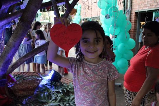 Cargado de deseos el Hogar de Día de Posadas encendió su Arbolito de Navidad
